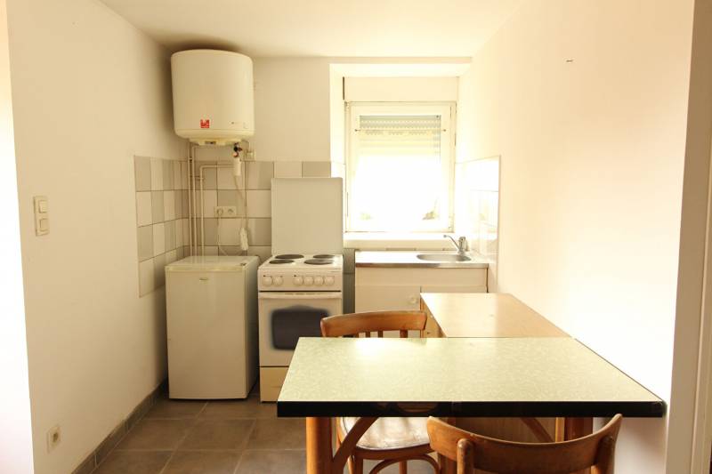 Déjà loué - APPARTEMENT A LOUER COMBRÉE  Studio meublé