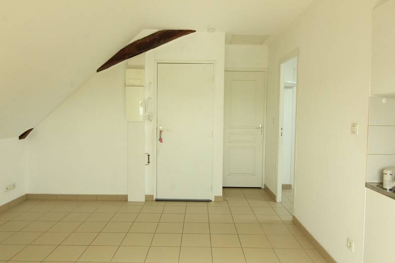 Déjà loué - APPARTEMENT A LOUER COMBRÉE  1 pièce 39m²