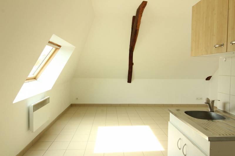 Déjà loué - APPARTEMENT A LOUER COMBRÉE  1 pièce 39m²