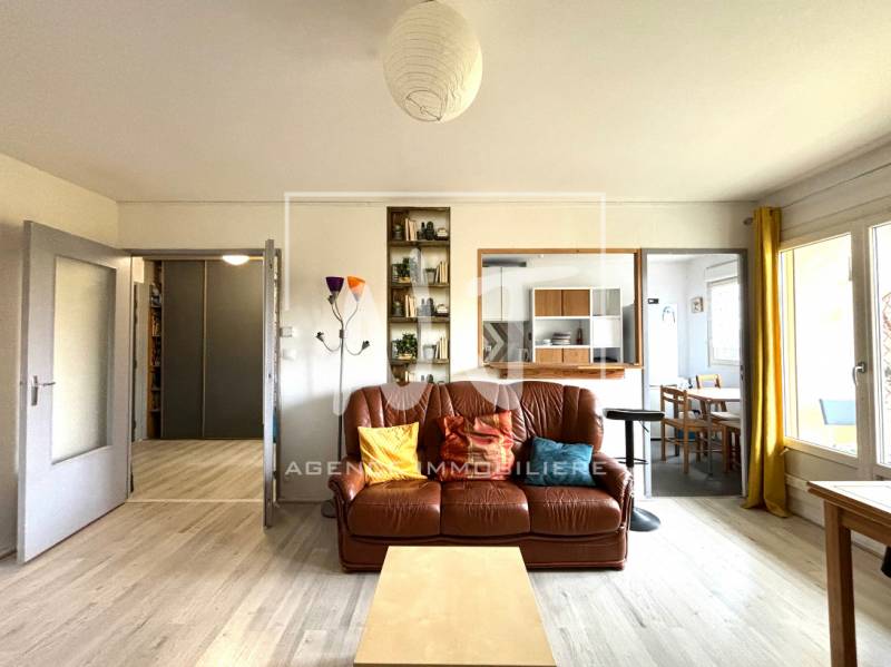 Appartement avec pièce de vie lumineuse