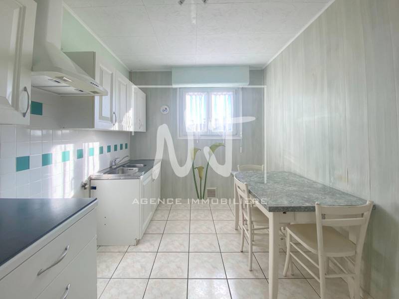 MAISON A VENDRE ECOUFLANT 49000  