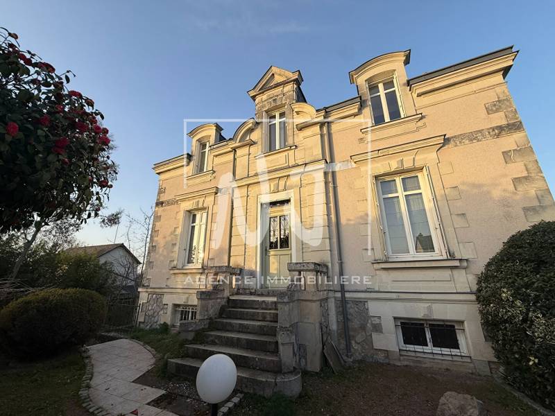MAISON A VENDRE TRELAZE 49800  Très belle maison de caractère