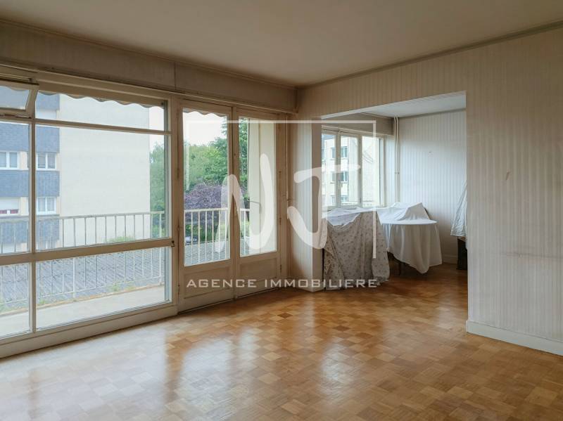 Appartement à rénover de 2 chambres avec balcon à vendre à Angers