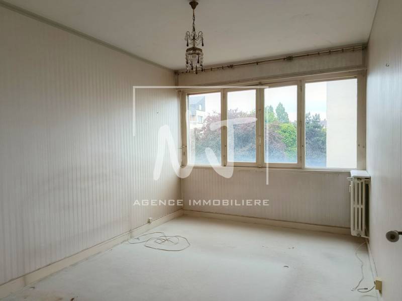 Appartement à rénover de 2 chambres avec balcon à vendre à Angers