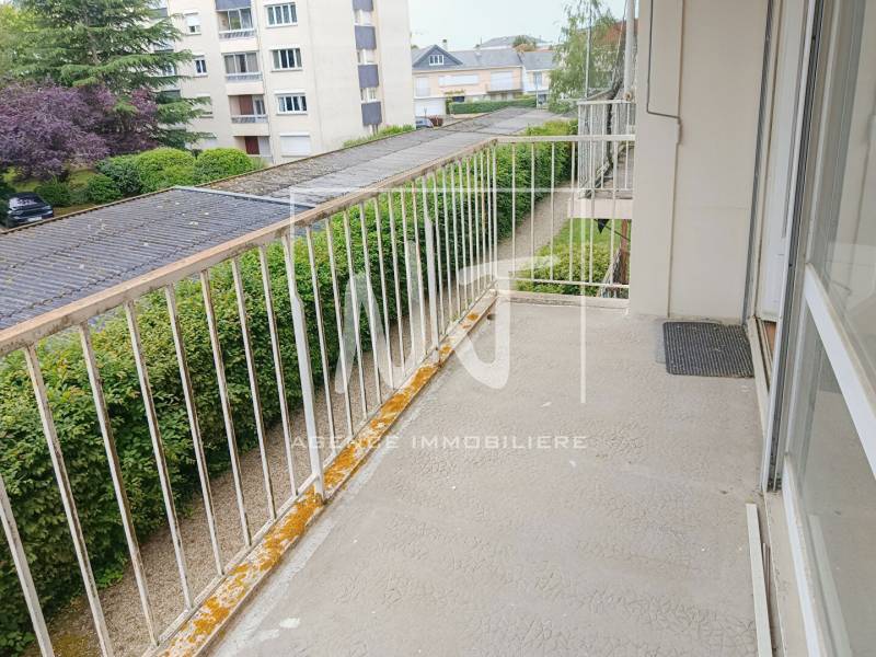 Appartement à rénover de 2 chambres avec balcon à vendre à Angers