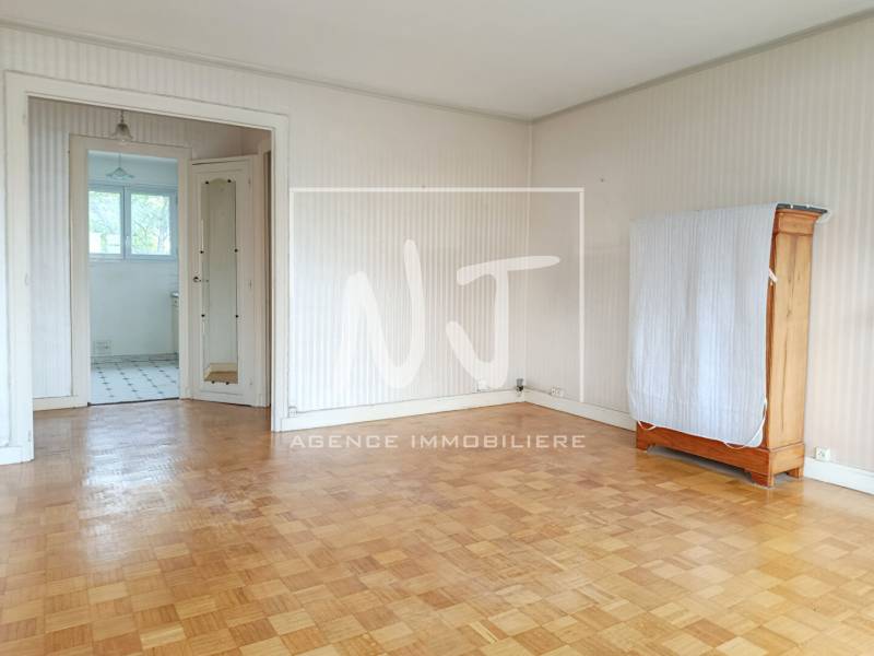 Appartement à rénover de 2 chambres avec balcon à vendre à Angers