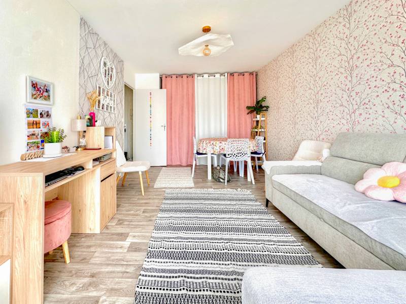 Appartement type 2 avec box en sous sol à vendre à Angers