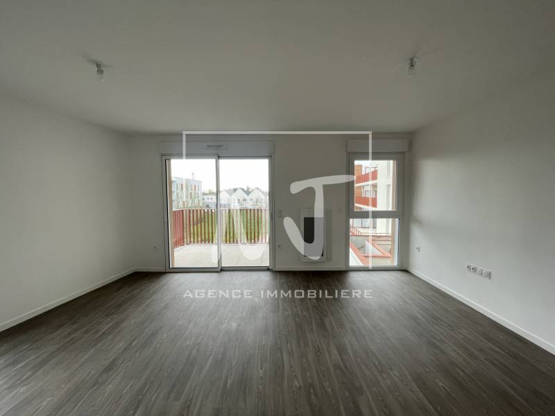 Déjà loué - APPARTEMENT A LOUER LES PONTS DE CE 49130  2 CHAMBRES - MEUBLE - BALCON ET STATIONNEMENT